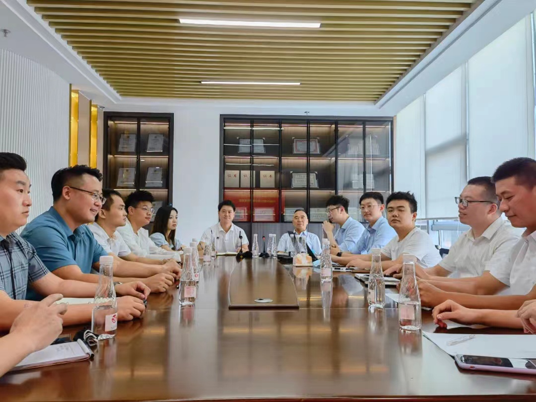我所团支部李一鑫律师、薛庆洲律师受邀参加营山商会“青年交流座谈会”