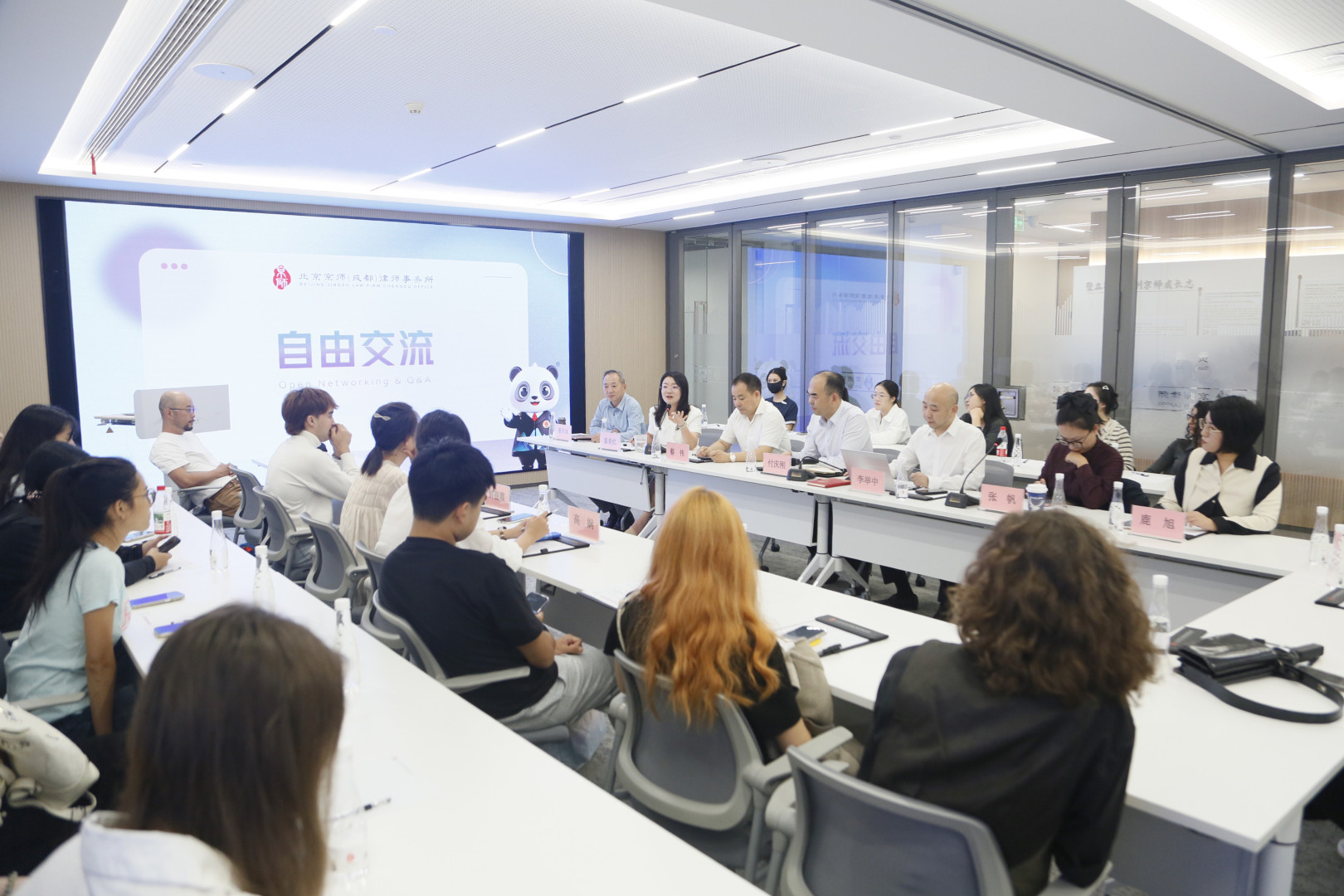 以法为媒，以语言为桥 | 川大11国留学生走进京师成都律所，共探职业未来